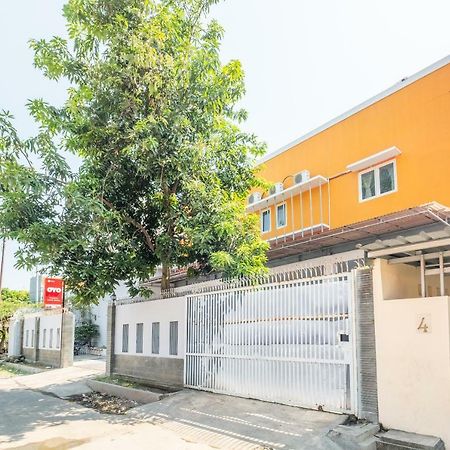 Oyo 863 Tenacity Guest House Syariah Cirebon Exteriér fotografie